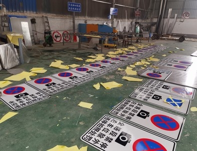 武汉武汉全线禁止停车,按位泊车交通标牌